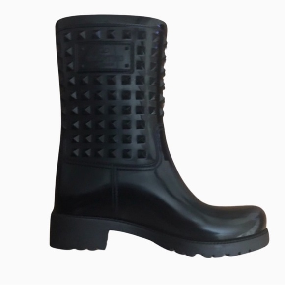 Valentino Garavani Rockstud Short Rain
Boots Size 6 with box & dust bag, - Picture 3 of 12